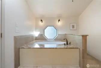 Unwind and soothe your muscles after a long day on the water with a relaxing soak in the spacious bathtub.