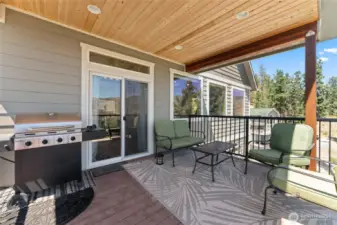Deck right off the kitchen