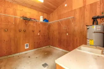 Heated tack room with sink and it's own hot water tank.