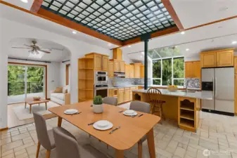 Large eat in kitchen - virtually staged