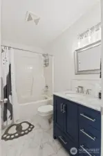 2nd floor full bathroom.