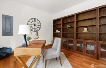 an dream up! (bookshelves do not convey)