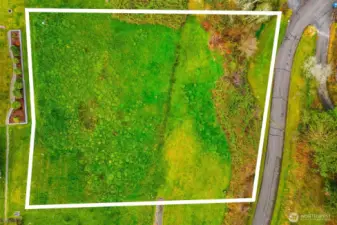 Birdseye 0.964 acre lot outline.  Road to community beach boarders on east edge.