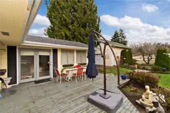 Large deck perfect for summer bbqs.