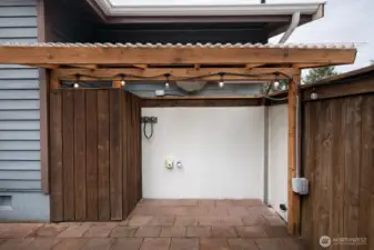 Fish/Clam cleaning station with hot/cold water.