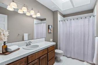 Bathroom between the two bedrooms