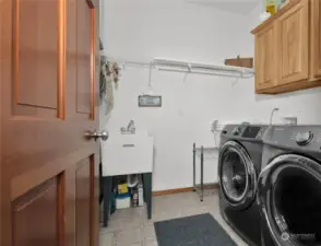 laundry on main   floor. Washer and Dryer stay!