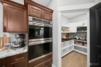 Double Oven and HUGE pantry