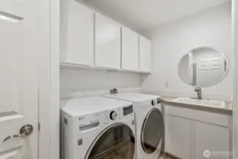 Upstairs laundry...super convenient!