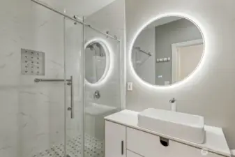 Main floor 3/4 bath...nice!