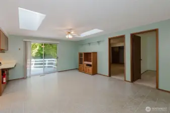 Dining to Bedrooms