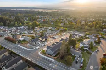 Photographs are for illustrative purposes only. Features, finishes, interior/exterior colors, landscaping and floorplan shown may vary from actual homes built.