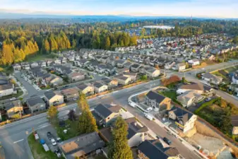 Photographs are for illustrative purposes only. Features, finishes, interior/exterior colors, landscaping and floorplan shown may vary from actual homes built.
