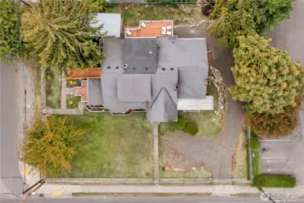 Bird’s-eye view of the expansive 11,500 sq ft lot.