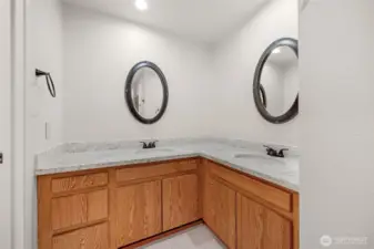 Updated full upstairs bathoom