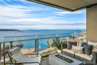 Incredible views of the Seattle Waterfront District, Puget Sound, and the Olympic mountains!