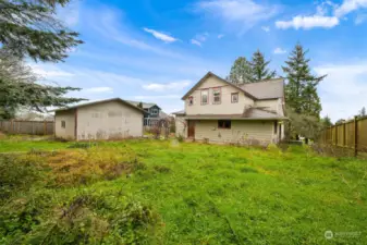 Great backyard with large detached garage/shop.