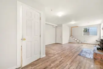 Bonus room, door to 3/4 bath.