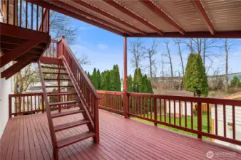 Deck for entertaining!