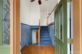Spacious entry w/ hardwood.