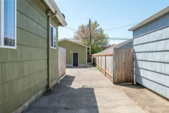 Drive through gate