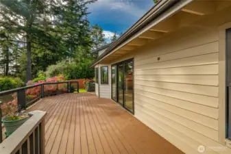 Large Wrap-Around Deck