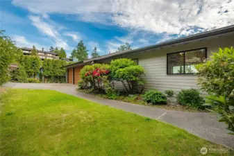 Walkway to 3-Car Garage