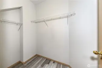 Primary suite walk-in closet