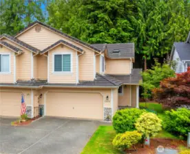 Wonderful community, lots of amenities, great neighbors, make sure you see this home!