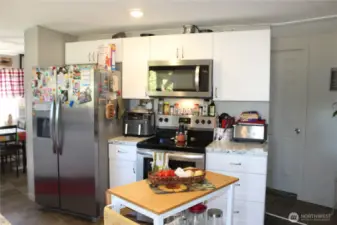 All appliances stay with the home.