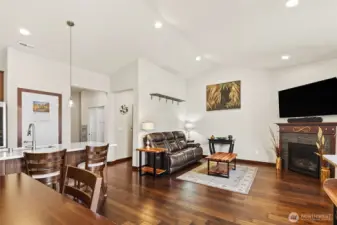 Dining area to livingroom
