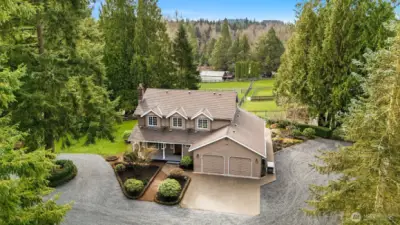 Charming, fully updated, private farm house!