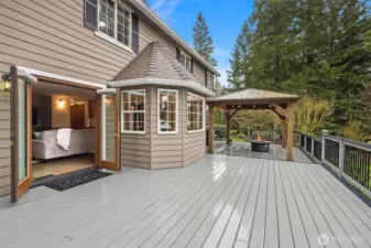Expansive deck to enjoy gorgeous views of pastures below