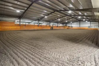 70x140  enclosed arena with equifleece footing
