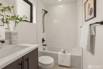 Full Bath for Second Bedroom with Handheld