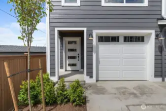 Photographs are for illustrative purposes only. Features, finishes, interior/exterior colors, landscaping and floorplan shown may vary from actual homes built.