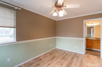 Another view, showing the full bath to the right.
