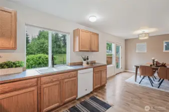 Lot's of countertop prep space in the kitchen.