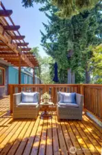 Enjoy your meals on this entertainment sized deck
