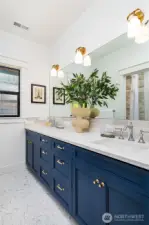 Full bath with dual sinks on the upper.