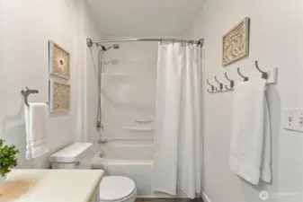 Tub enclosure updated, beautiful