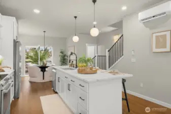 Photographs are for illustrative purposes only. Features, finishes, interior/exterior colors, landscaping and floorplan shown may vary from actual homes built