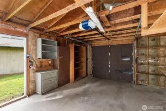 15x20 workshop interior