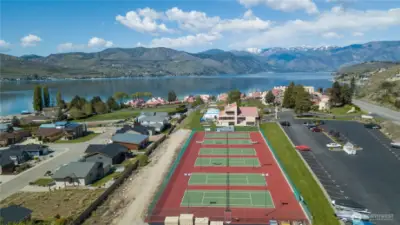 Lake Chelan Shores is the best resort with all the amenities including pickleball, tennis, volleyball, clubhouse with gym, racquetball, foosball, ping pong, pools/hot tubs, bbq/fire pit area, on-site boat/watercraft rentals, kids play area and more!
