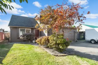 Home includes boat/RV parking and RV hookups on site.