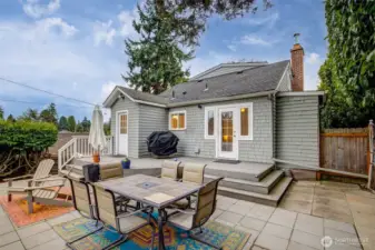 Trex deck and patio space for easy outdoor entertaining