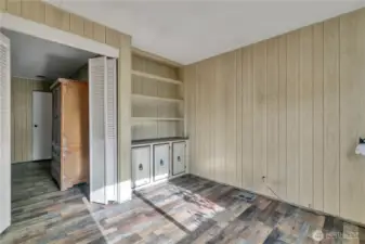 Office/sitting room with built-ins off the primary ~