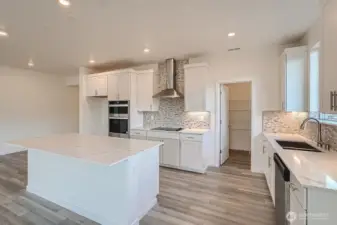 Photo of model home of same plan. Colors/options will vary.