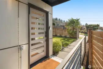 A 2014 Modern Built Home across the street from Lincoln Park