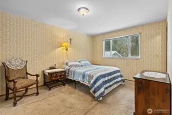 Primary Bedroom (Upper Level)